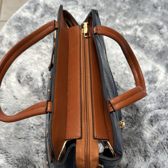 NWOT Davis & Town The Madeline 3-in-1 Purse Croc Embossed Handbag Leather Purse - Picture 16 of 16